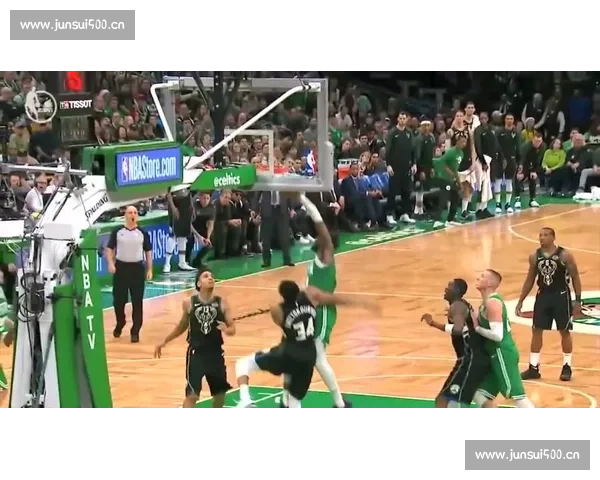 昨日篮球比赛激战正酣攻防对决点燃赛场激情夜全场沸腾球迷欢呼不断